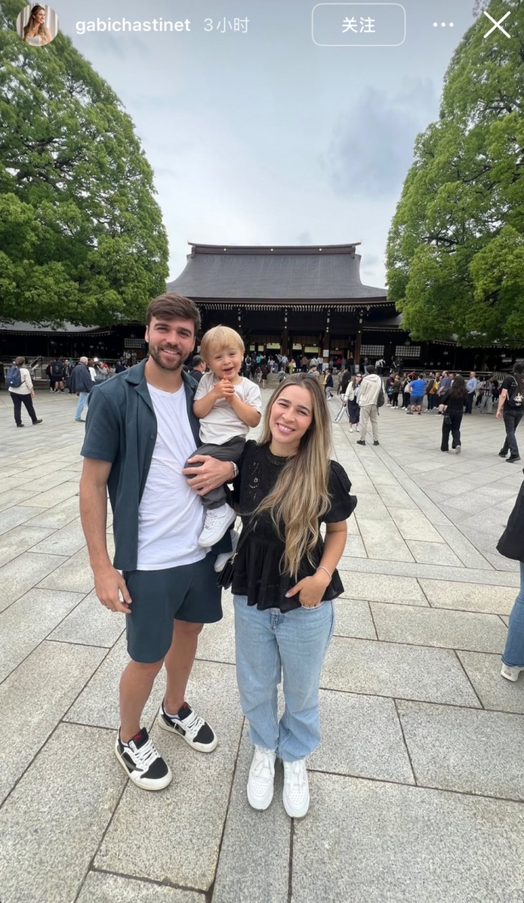 澤卡妻子更新社媒，曬出休賽期一家人在日本明治神宮游覽照