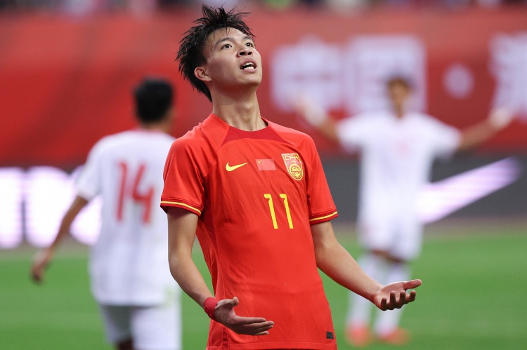 足球報：張玉寧、塞爾吉尼奧位置穩(wěn)固，王鈺棟大概率首發(fā)