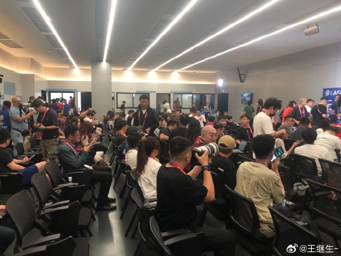 18強(qiáng)賽收官戰(zhàn)！記者：國足賽前發(fā)布會(huì)媒體記者還是不少