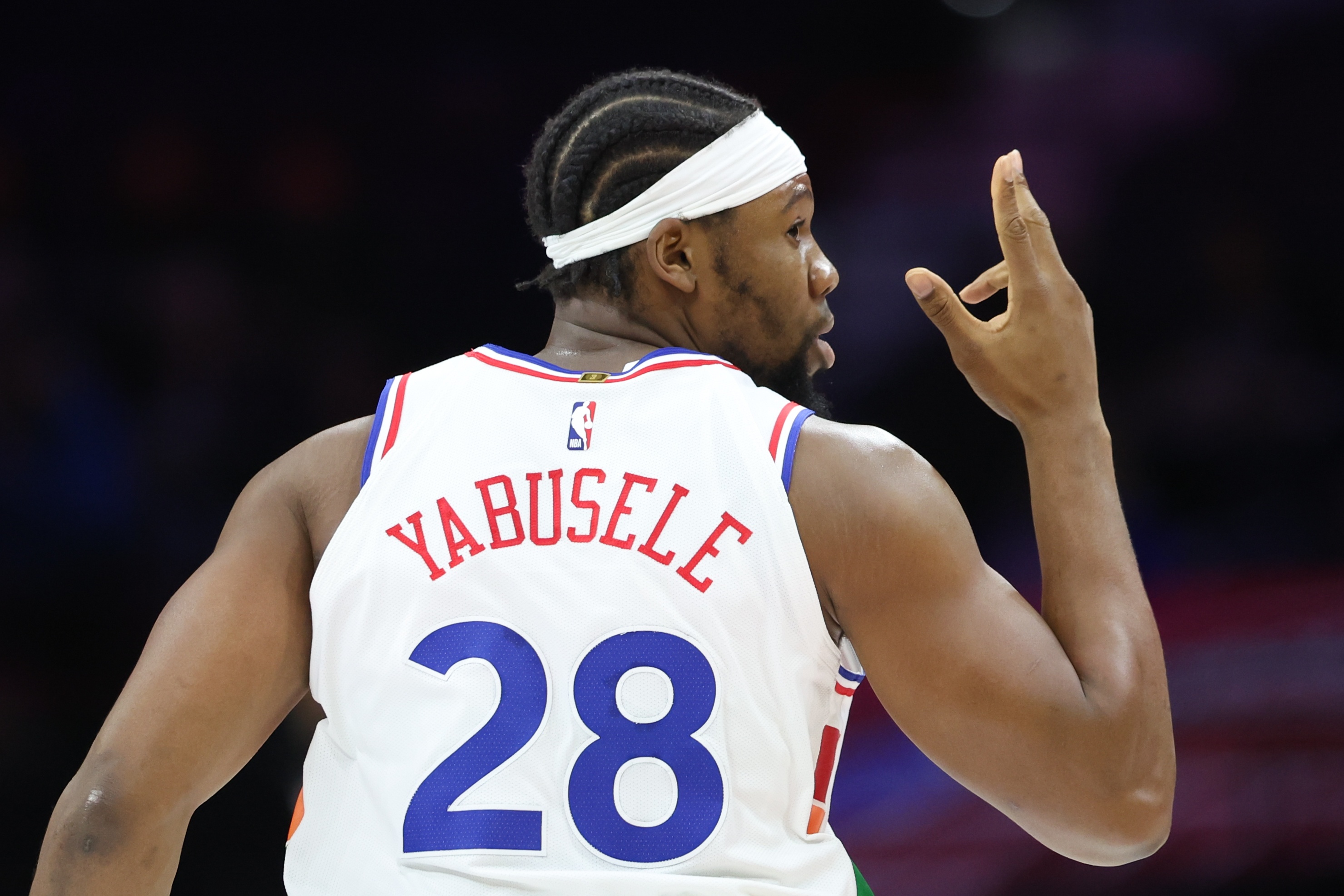 場均11分5.6板2.1助！亞布塞萊：我真的很想繼續(xù)留在NBA
