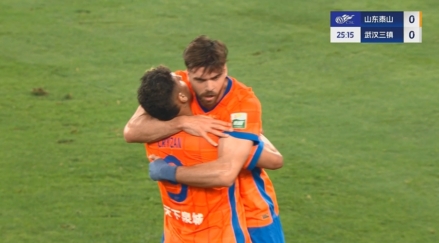 泰山1-0領(lǐng)先三鎮(zhèn)！謝文能右路傳中，澤卡后點無人盯防頭球破門