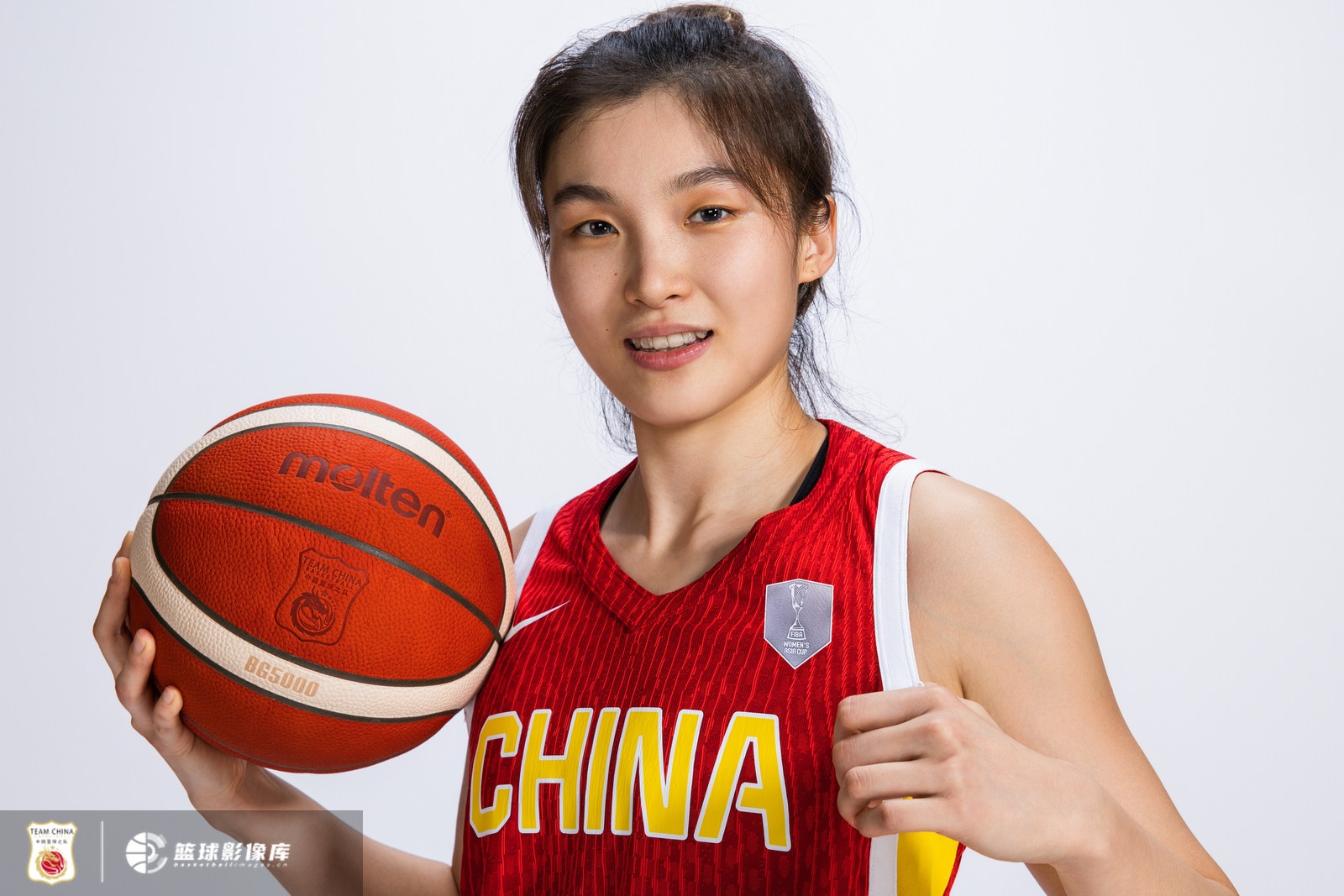 游刃有余！中國女籃半場領(lǐng)先印尼女籃29分 翟若云9分&張子宇7分