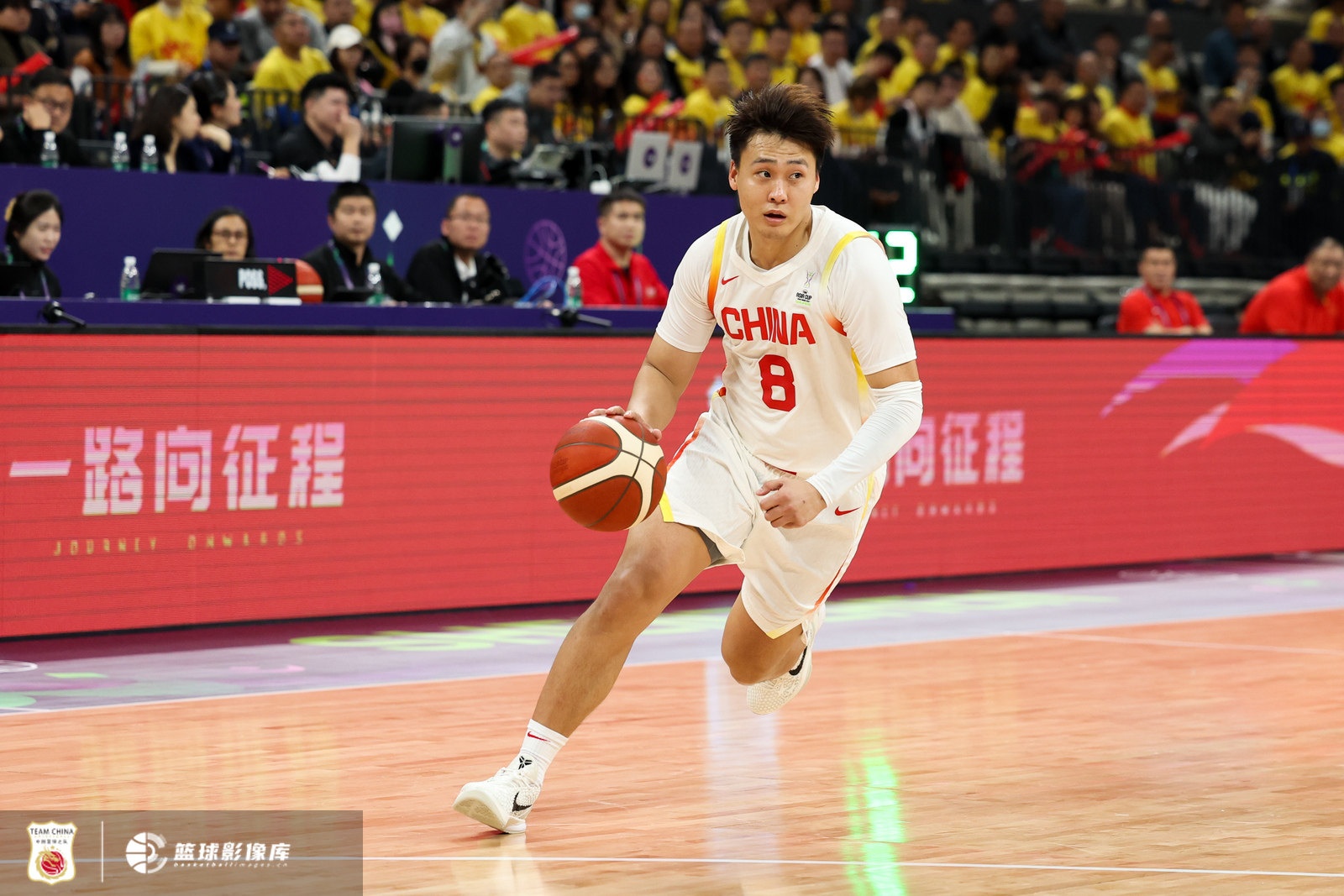 外線占優(yōu)！中國男籃半場三分12中5 委內(nèi)瑞拉則是6中2