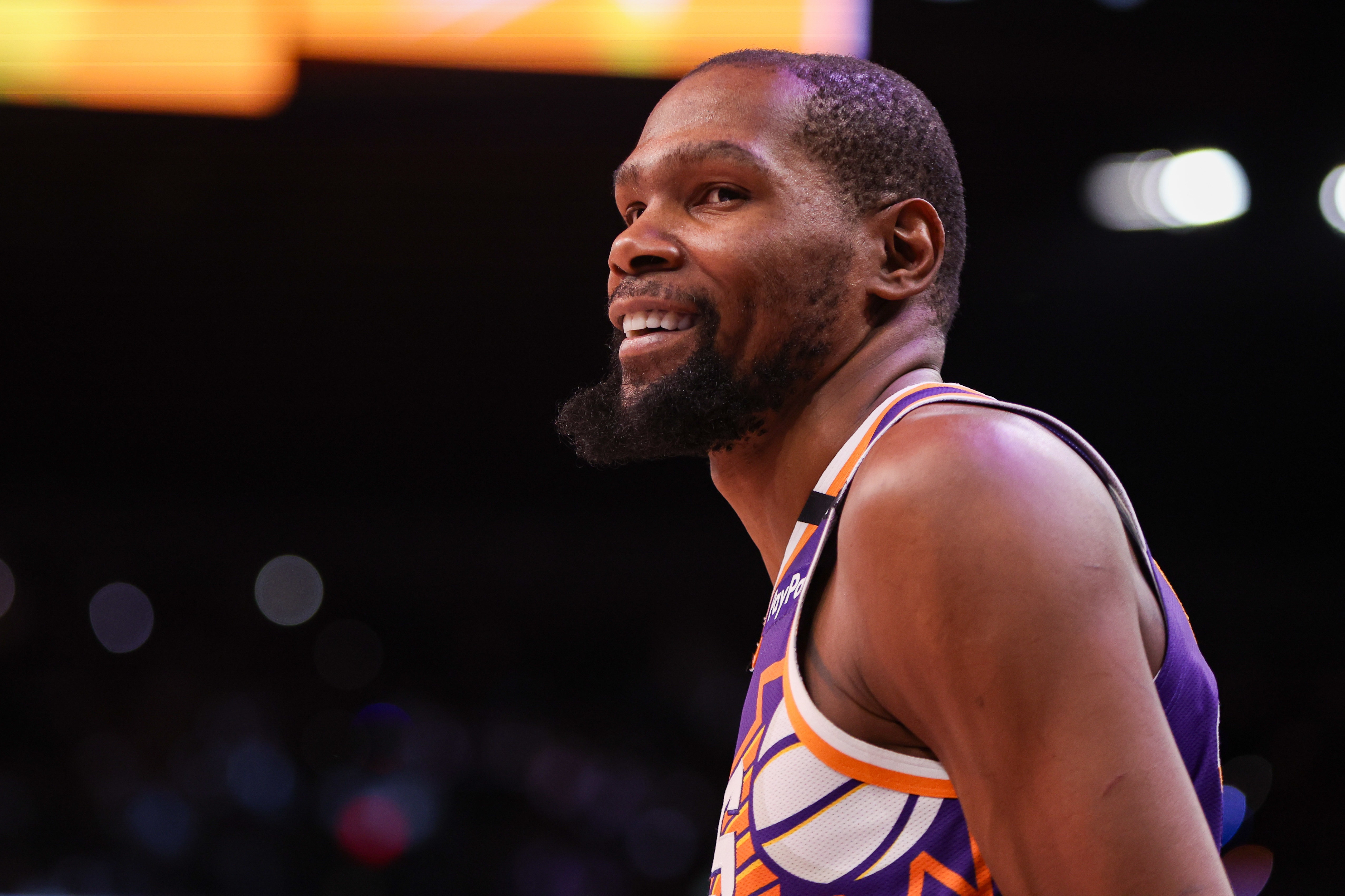 KD：我怎么敏感了？因?yàn)槲沂蔷扌荎D 還在網(wǎng)上和一群農(nóng)民聊天？
