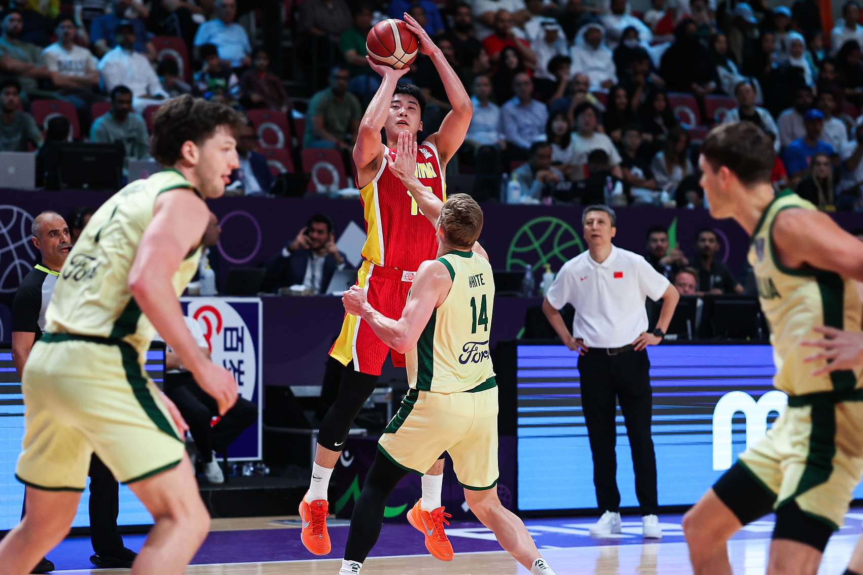 王俊杰：亞洲很多隊(duì)強(qiáng)度甚至不如NCAA 打澳大利亞第一次有壓迫感