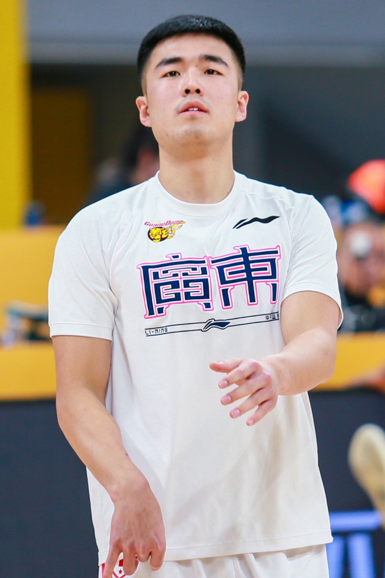 媒體人：張文逸留廣東因成長空間 杜鋒罵歸罵&一直都愿給糾錯機(jī)會