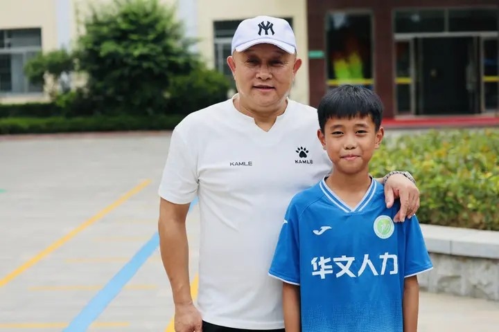 記者：泰安9歲足球小將錢俊澤被魯能泰山足校選中，綜合評(píng)分L5
