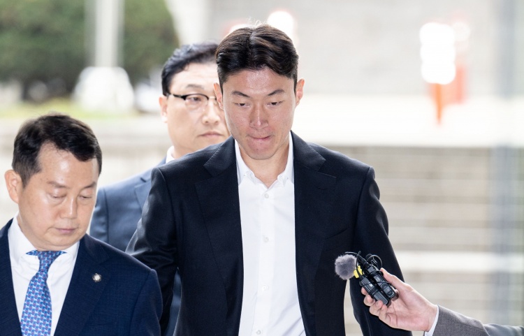 非法拍性愛視頻！韓足協(xié)官方：黃義助被永久除名，在國內(nèi)遭禁足