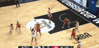 真強硬！U16湯雅童籃下低位接球 轉(zhuǎn)身硬吃打進！