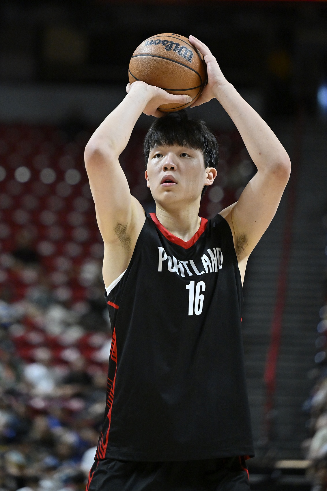 增重迎接NBA新秀賽季??楊瀚森目前體重為122公斤 身高是2米18